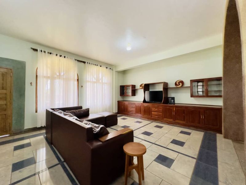 Le salon du logement pour les volontaires en Tanzanie
