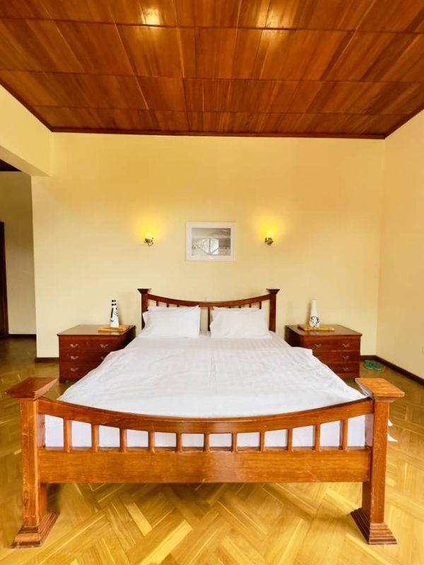 Chambre confortable du logement des volontaires en Tanzanie