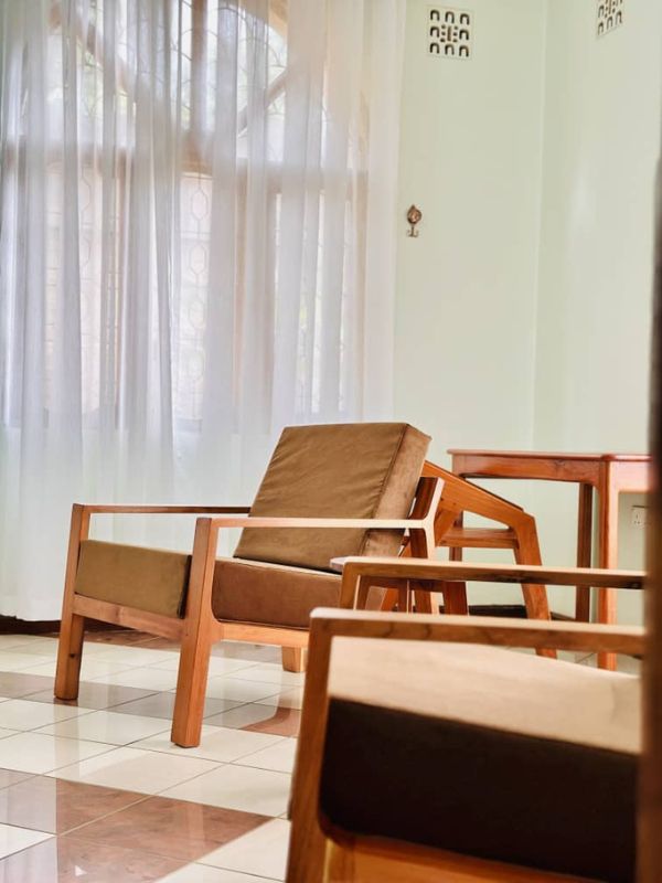 L'agréable salon du logement des volontaires en Tanzanie
