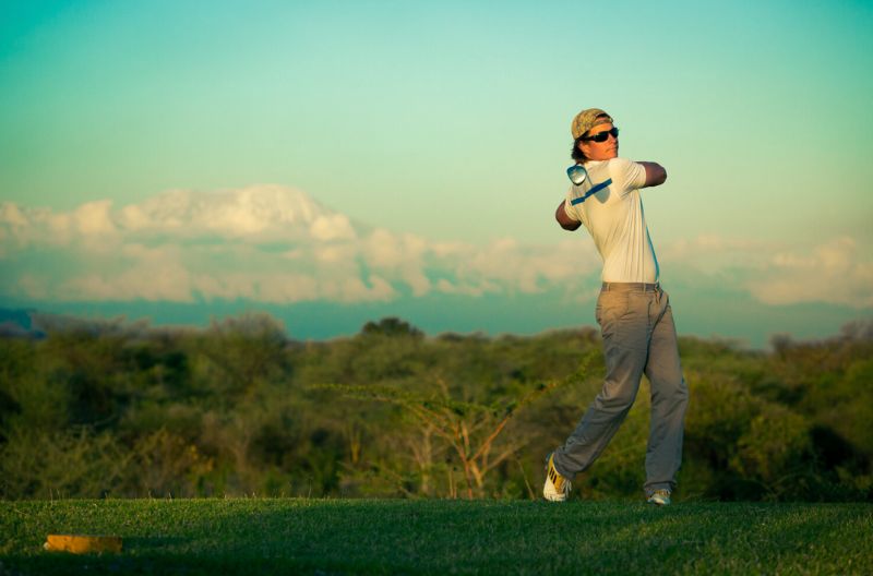 golf-kiligolf-volontariat-tanzanie-the-helping-zebra